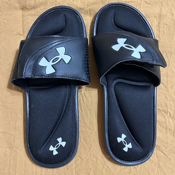 NWT men’s under armour slides - Picture 2 of 3